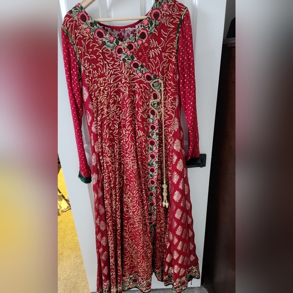 Beautiful red frock dress come with matching dupatta - Picture 3 of 4